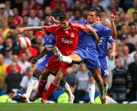 乔治配合的 乔治配合的